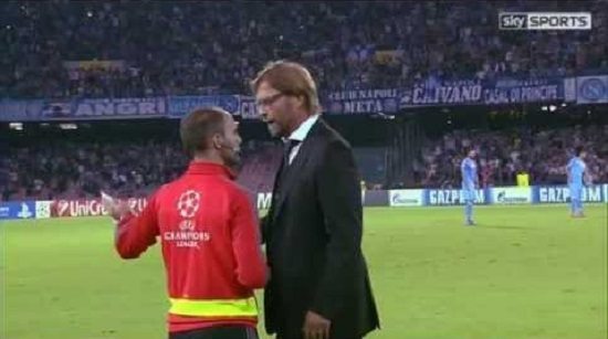 فيديو: يورجن كلوب كاد أن يبتلع الحكم الرابع