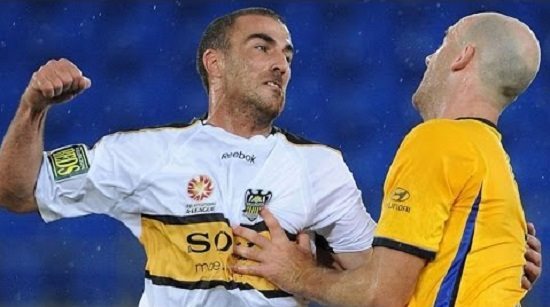 فيديو: أطرف المواقف من ملاعب كرة القدم بين اللاعبين و الحكام