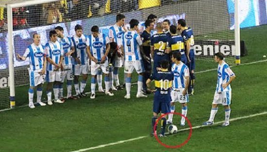 فيديو: أهداف عالمية من ركلات حرة داخل منطقة الجزاء