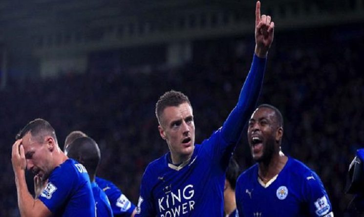 فاردي يحتفل بهدفه التاريخي