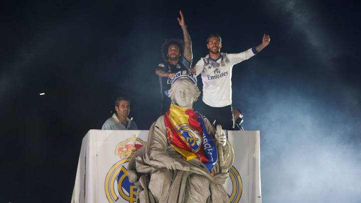 الكشف عن هوية لاعب ريال مدريد الذي هتف ضد بيكيه في احتفالية الليغا