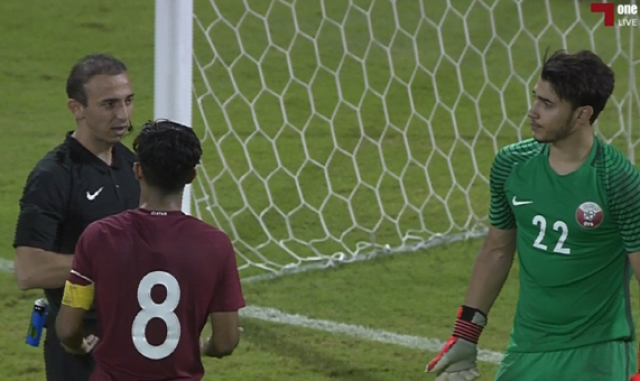 بالفيديو: طرد حارس منتخب قطر و لاعب قطري يتصدى لضربات الترجيح