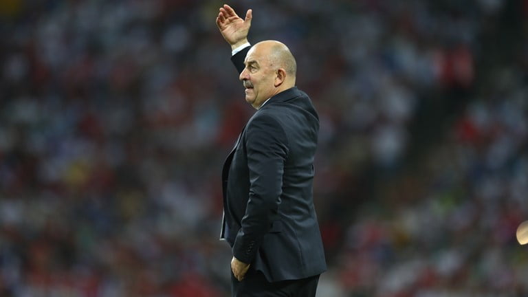 مدرب روسيا ستانيسلاف تشيرتشيسوف