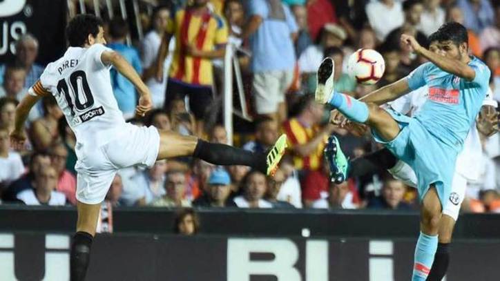لقطة من مباراة اتليتكو مدريد و فالنسيا