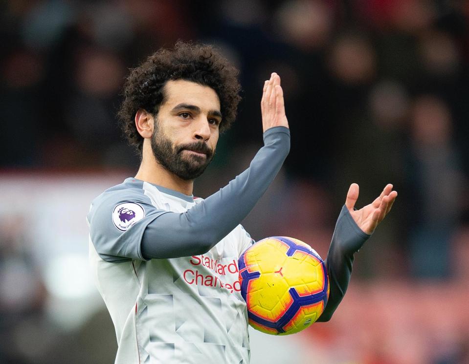 محمد صلاح مع كرة الهاتريك