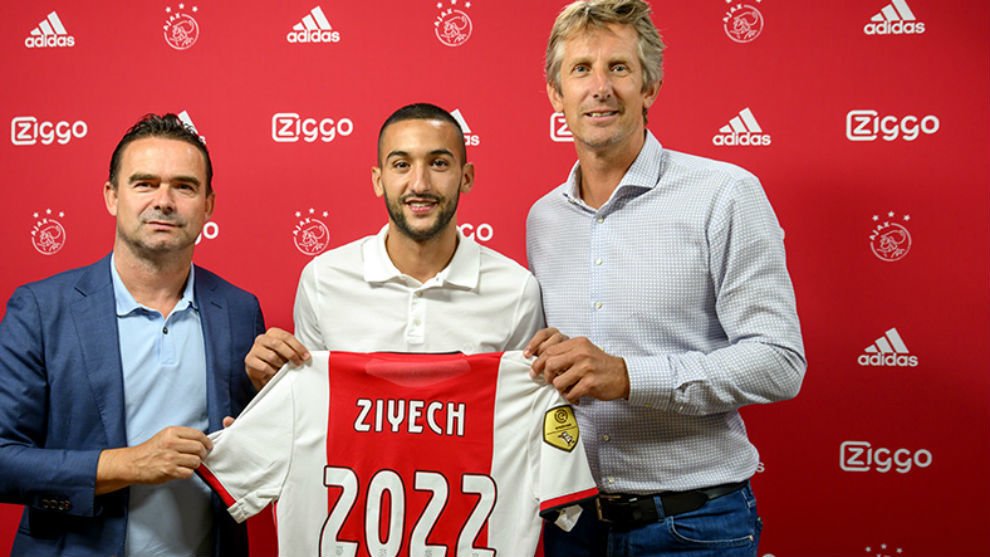 حكيم زياش يمدد عقده مع أياكس حتى 2022