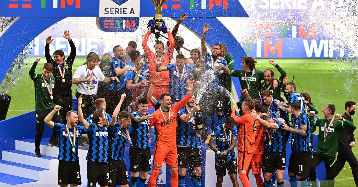 لاعبو الإنتر يرفعون لقب السكوديتو في ملعب جوزيبي مياتزا