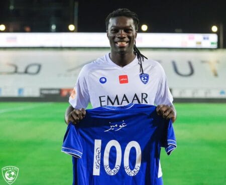 الهلال يعلن منح جوميز العضوية الذهبية