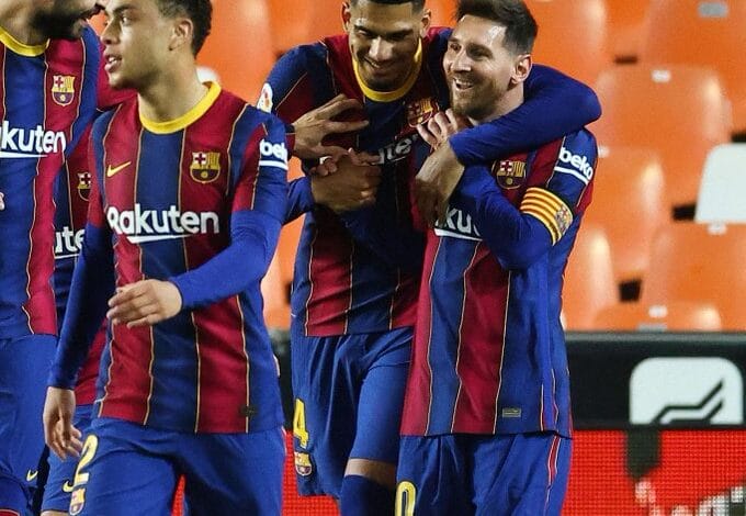 لاعبي برشلونة