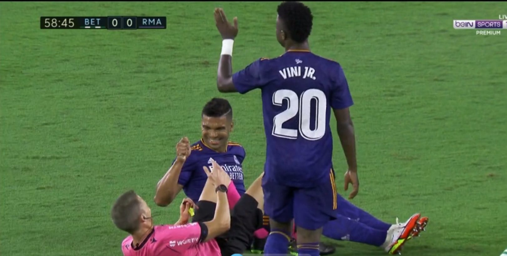 لقطة كوميدية في مباراة ريال مدريد وريال بيتيس