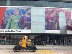 برشلونة يرفع صورة ميسي من ملعب الكامب نو