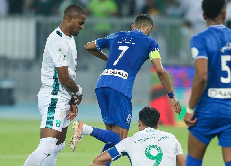 الجماهير تطالب بإيقاف سلمان الفرج