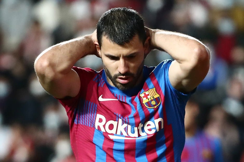 برشلونة يعلق على حالة سيرجيو اجويرو