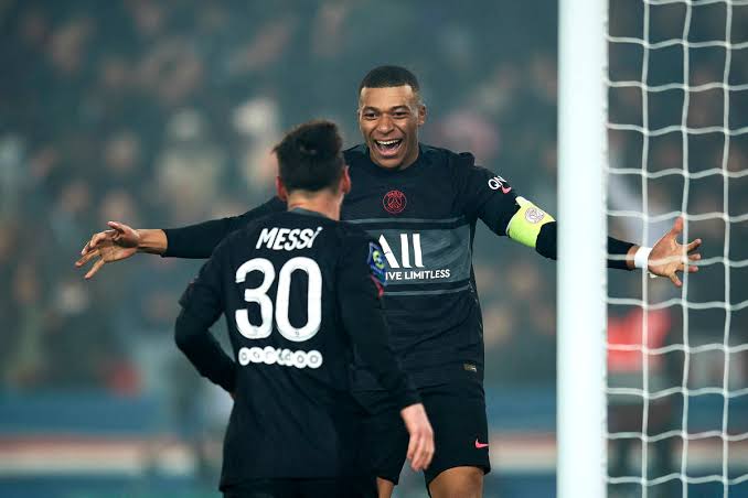 مبابي: ميسي لاعب رائع واستمتع باللعب معه