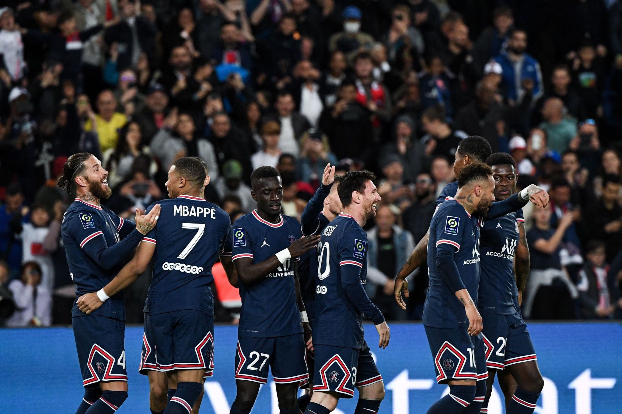 باريس سان جيرمان يتوج بلقب الدوري الفرنسي للمرة العاشرة في تاريخه