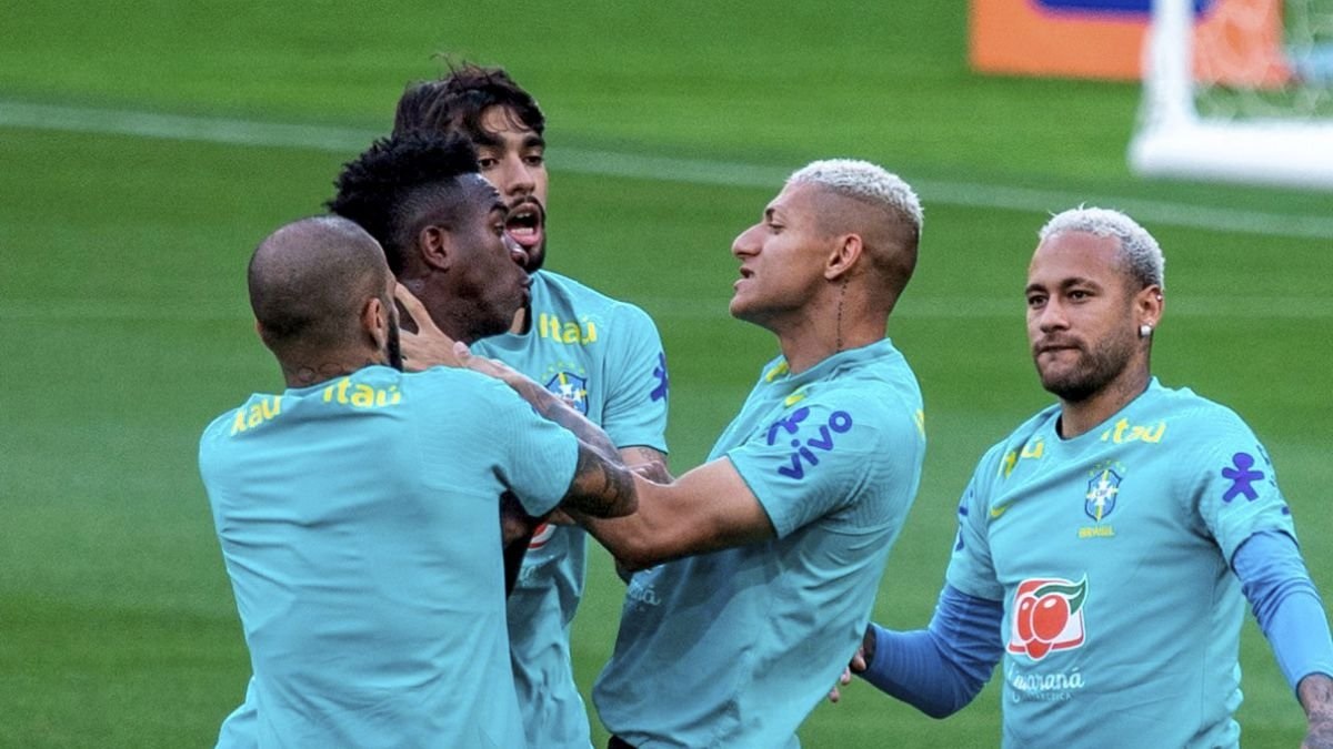 شجار عنيف بين فينيسيوس وريتشارليسون في تدريبات منتخب البرازيل