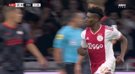 ايندهوفن يظفر بكأس السوبر الهولندي بعد الفوز على أياكس أمستردام