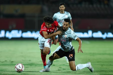 التعادل السلبي يخيم على مواجهة الأهلى وفاركو