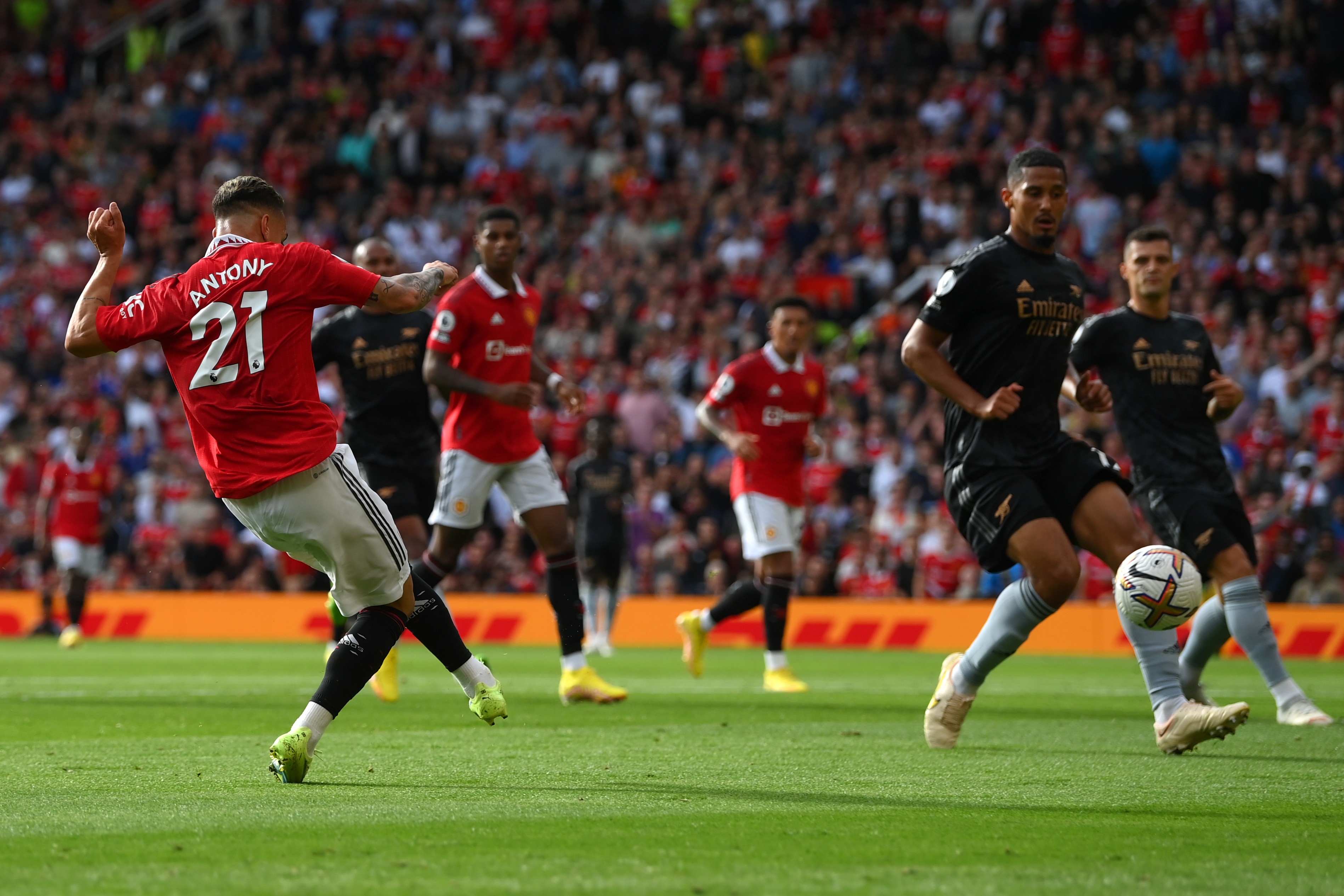The result of the match between Manchester United and Arsenal in the English Premier League