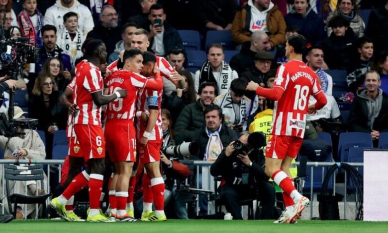 حوار الحكام في مباراة ريال مدريد وألميريا في الدوري الاسباني 