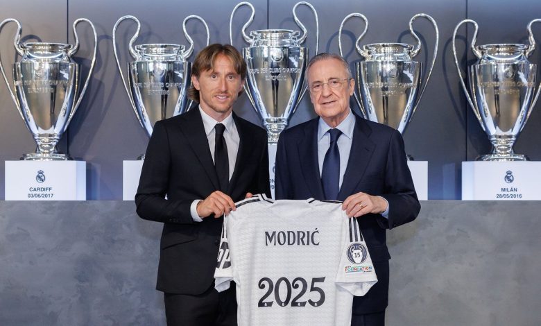 لوكا مودريتش مع فلورنتينو بيريز - ريال مدريد
