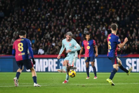 ترتيب الدوري الإسباني برشلونة ضد أتلتيكو مدريد
