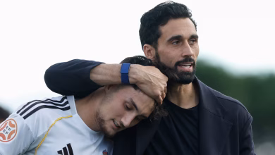 سيسك فابريجاس يكشف عن اهتمامه بموهبتين من ريال مدريد كاستيا