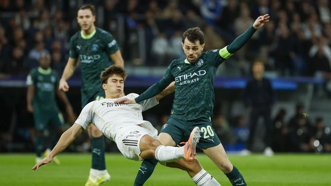 غوارديولا يُخفف الضغوط حول مستقبل برناردو سيلفا في مانشستر سيتي