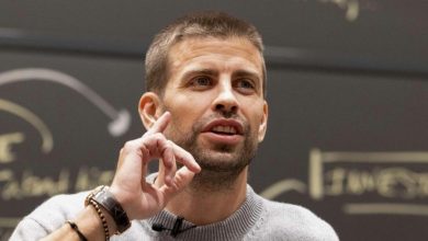 بيكيه يُحتفل بسلسلة برشلونة التاريخية بلا هزيمة أمام إسبانيول