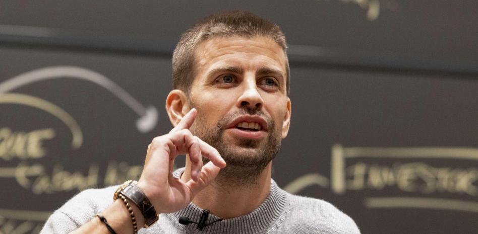 بيكيه يُحتفل بسلسلة برشلونة التاريخية بلا هزيمة أمام إسبانيول