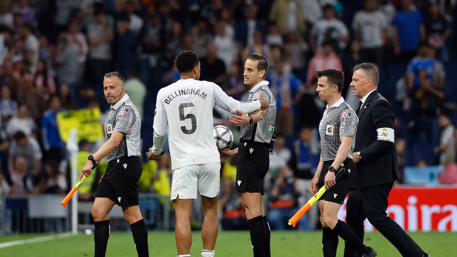 روبرتو كارلوس يُسخر من قرار الحكم في نهائي كأس الملك ويثير الجدل