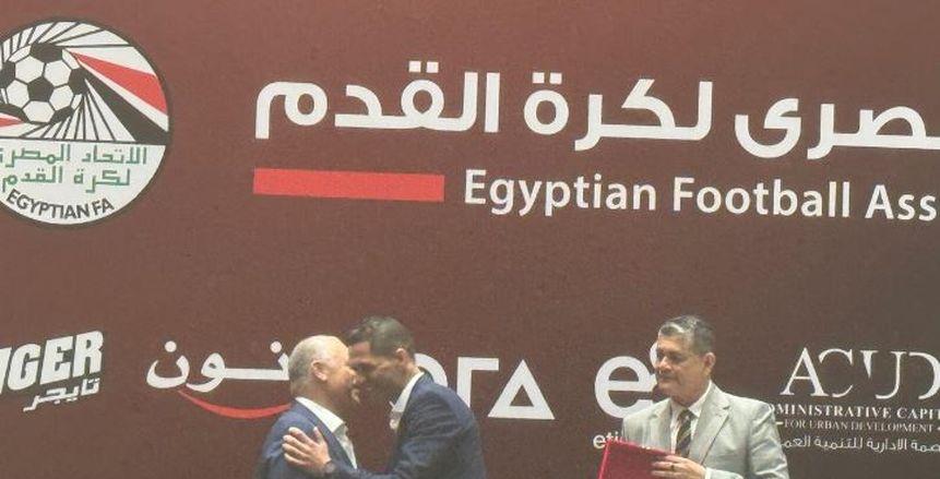 إدارة الأهلي تتفاعل بعد تكريم هاني أبو ريدة لمحمود وفا