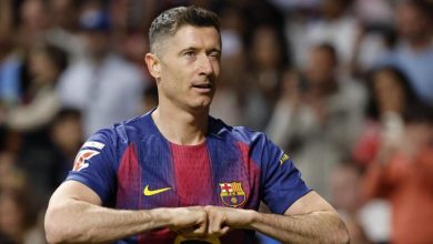 ليفاندوفسكي يطلب وقتًا إضافيًا للحسم بشأن مستقبله مع برشلونة