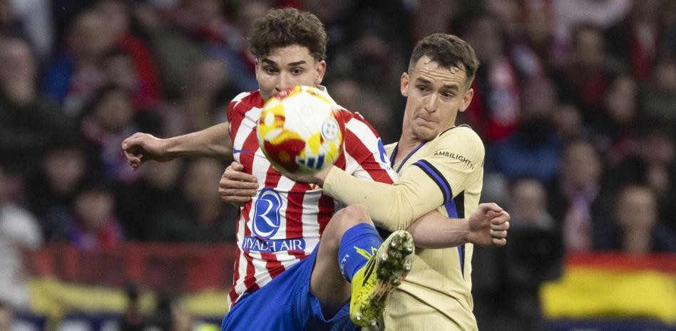 أتلتيكو مدريد يُحسم موقفه الرافض لانتقال خوليان ألفاريز