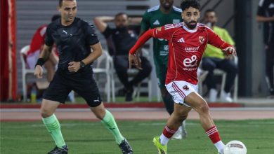 الأهلي يصطدم ببيراميدز في قمة الدوري المصري: الموعد والقنوات الناقلة