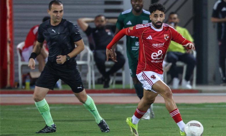 الأهلي يصطدم ببيراميدز في قمة الدوري المصري: الموعد والقنوات الناقلة