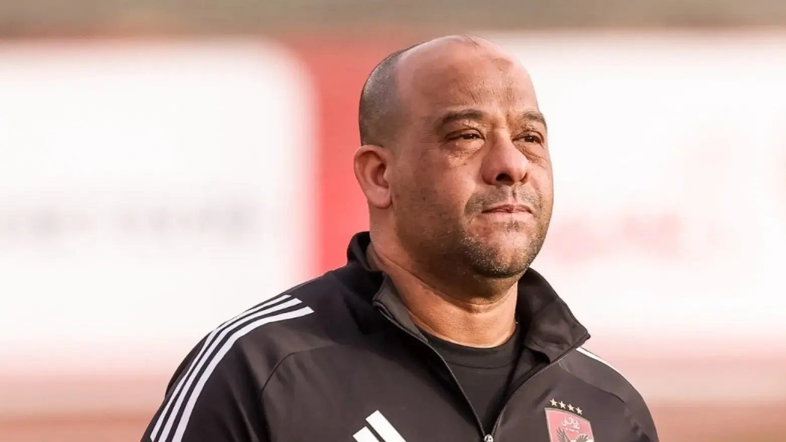 الأهلي يُقرر منع الظهور الإعلامي للاعبين قبل موقعة بيراميدز