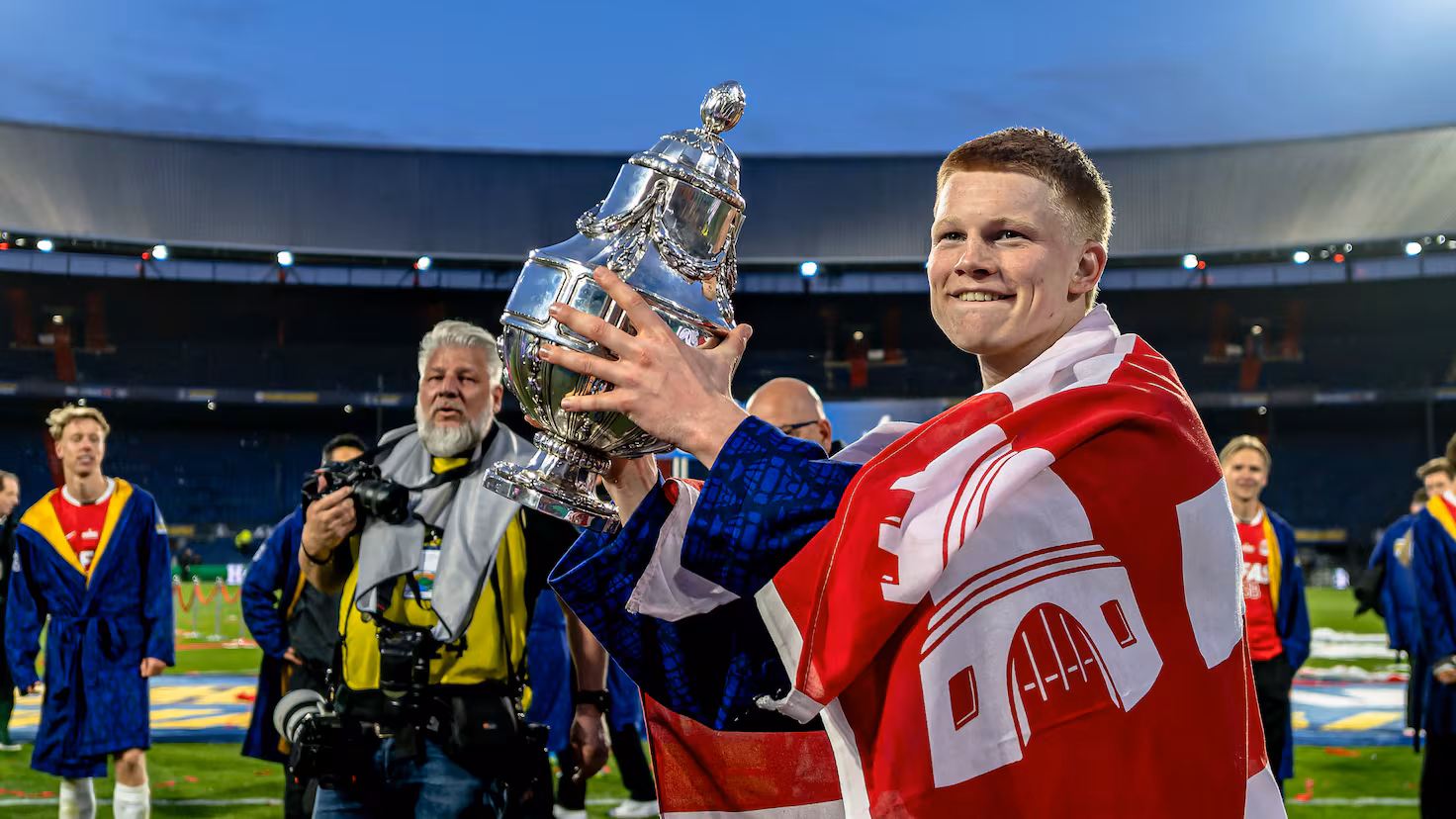 كيس سميت يُلمح بقوة للرحيل بعد تتويجه بكأس هولندا وريال مدريد يترقب