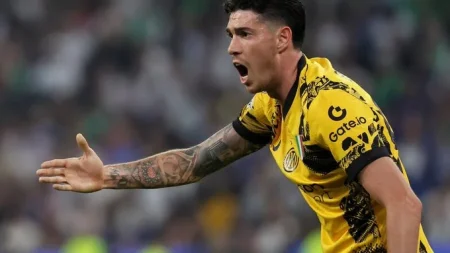 برشلونة يعقد آماله على باستوني بعد تأييد مستشار سابق للفكرة