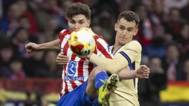 جوليان ألفاريز يُشعل النقاش حول المهاجم رقم 9 في برشلونة