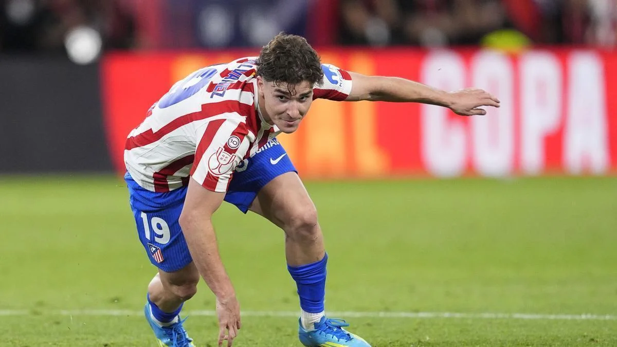 برشلونة يُسارع لتأمين صفقة خوليان ألفاريز من أتلتيكو مدريد