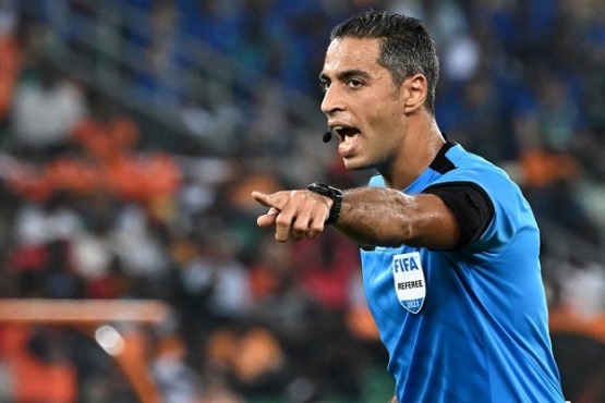 بيراميدز يتقدم بشكوى ضد أمين عمر بسبب إنبي.. ويطالب بمنعه من إدارة مبارياته