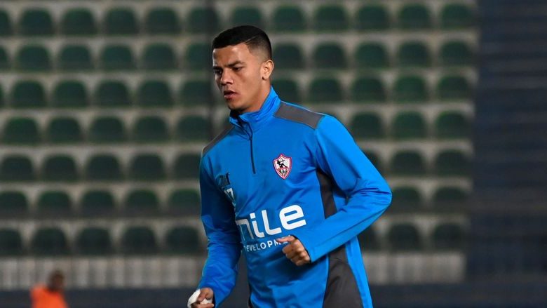 الاتحاد الجزائري يُقدِّم واجب العزاء للاعب الزمالك محمد شحاتة