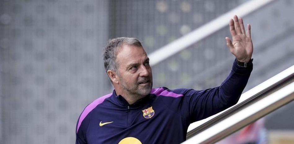 فليك يُحذر لاعبي برشلونة قبل كلاسيكو الحسم أمام ريال مدريد