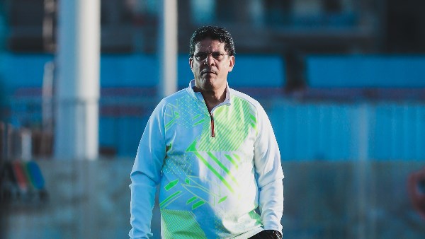 أيمن الرمادي يخرج عن صمته: ما يحدث في الزمالك "طبيعي" ولكن!