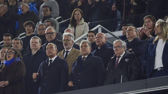 برشلونة يُتوّج بلقب الدوري ويُعيد البهجة للجماهير بعد الانتصار على الغريم