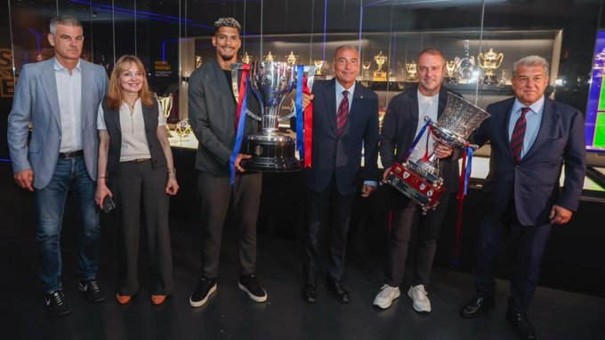 برشلونة يُضيف لقبين جديدين ويؤكد تجديد عقد فليك حتى 2028