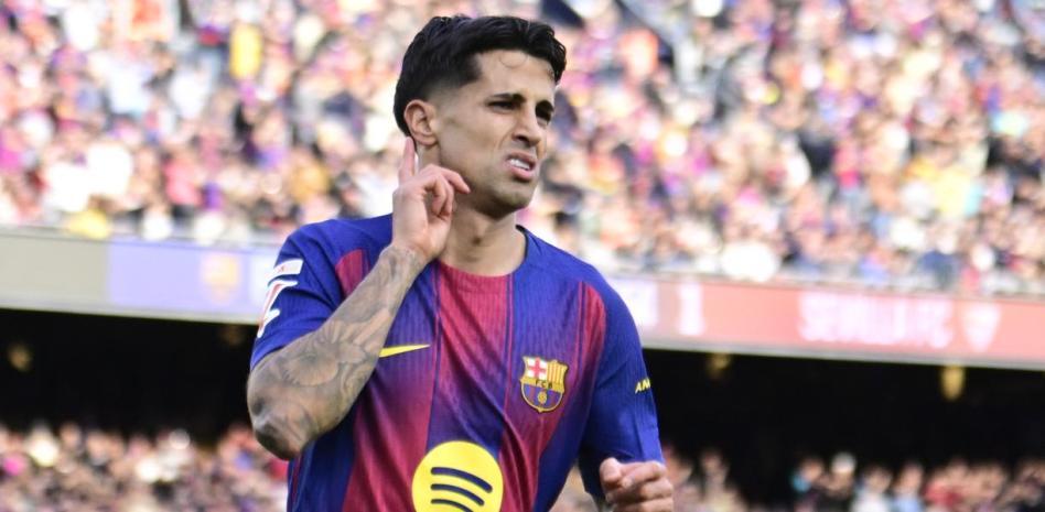 الهلال يُقدم عرضين للتفاوض مع برشلونة بشأن كانسيلو