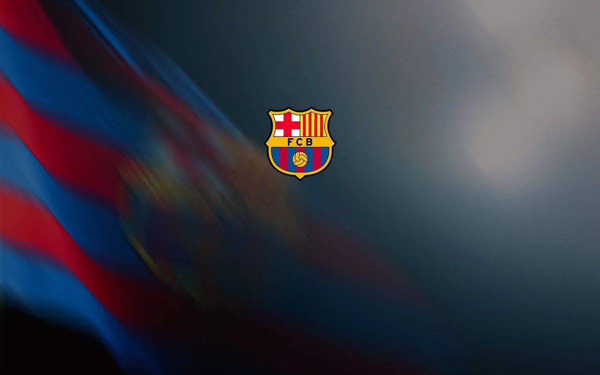 فيفرمين لوبيز يُشجع زملاءه بالعكازات خلال تدريبات برشلونة الأخيرة