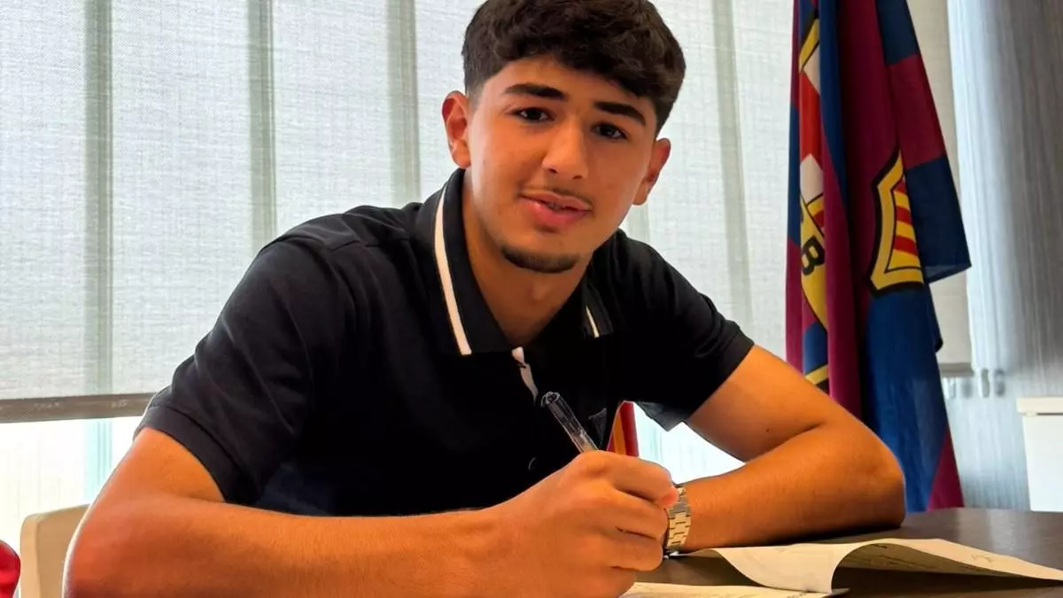 برشلونة يُجدد عقد الموهبة أحمد أبركان ويراهن على مستقبله